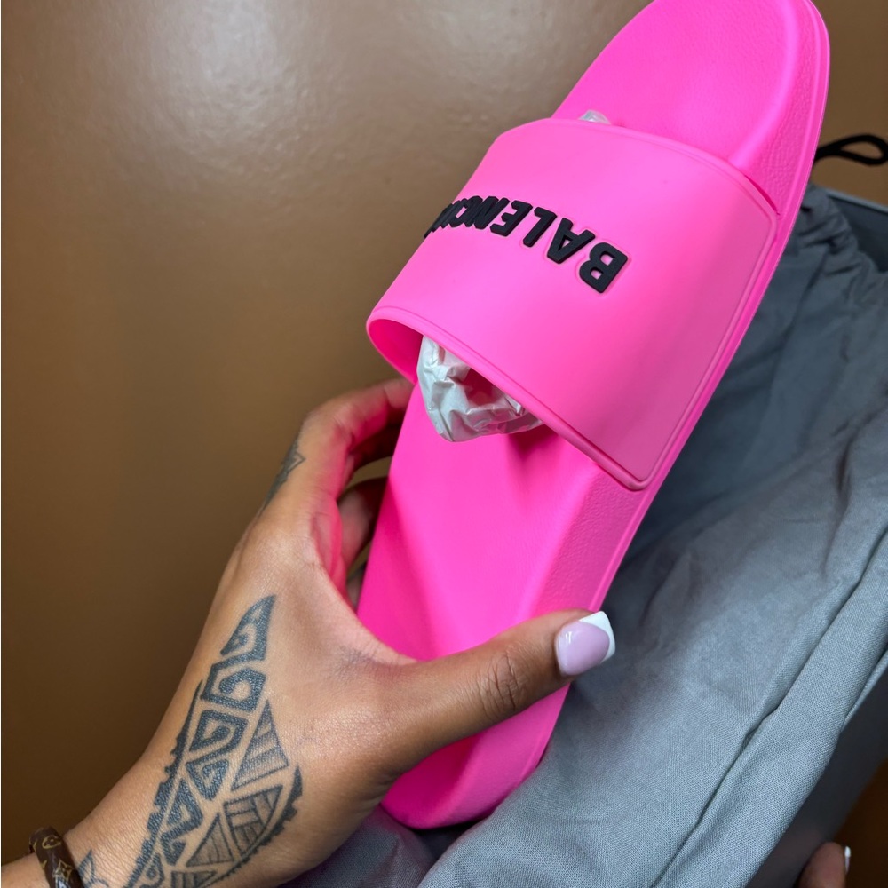Balenciaga WOMEN'S POOL SLIDE SANDAL IN PINK - Picture 6 of 7